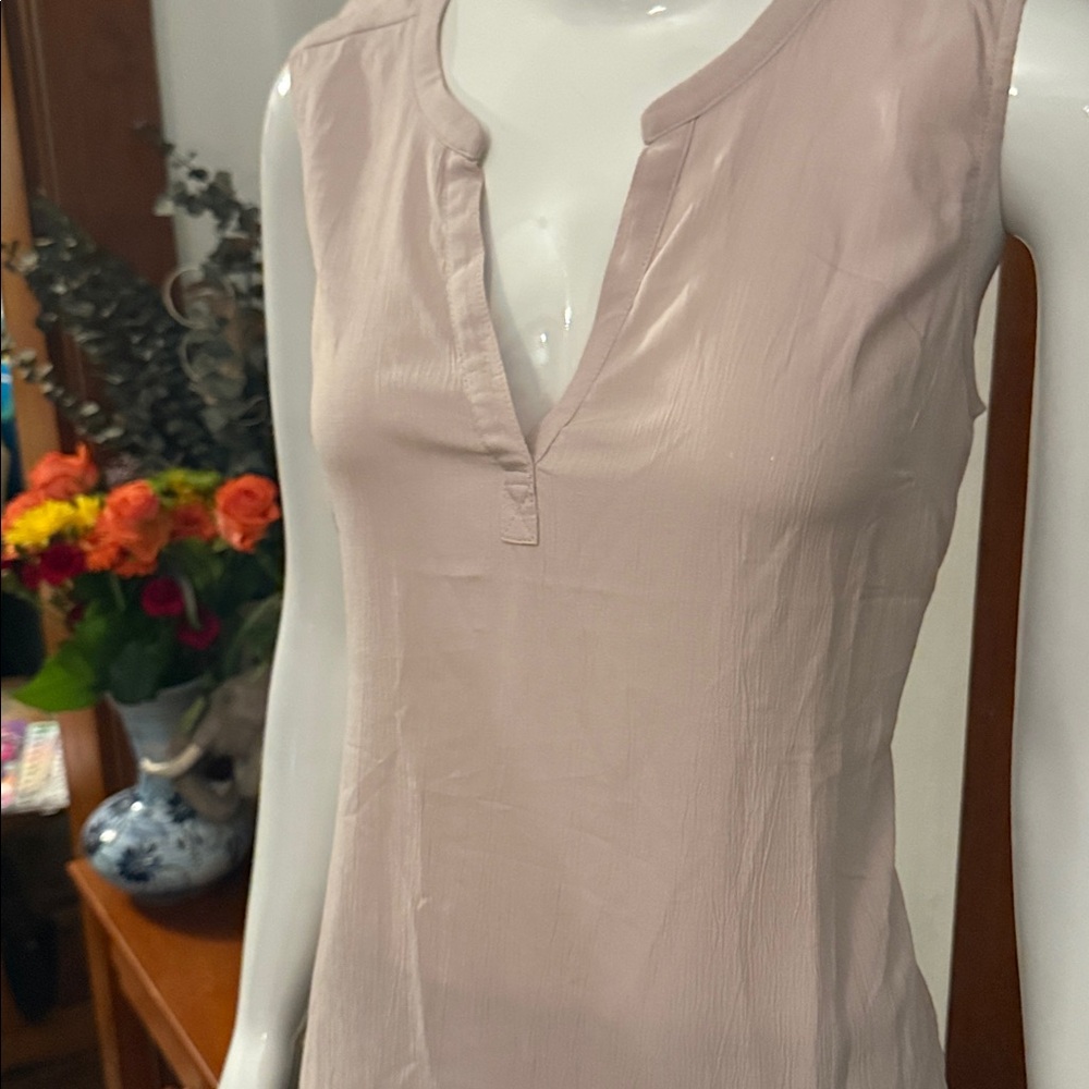 NWT Eddie Bauer size small Sleeveless Pink Blouse